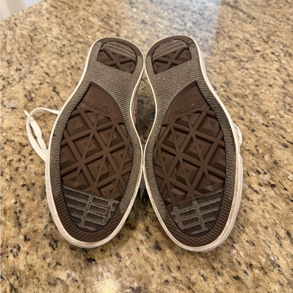 Converse Light Pink Low-Top Sneakers - Picture 6 of 6